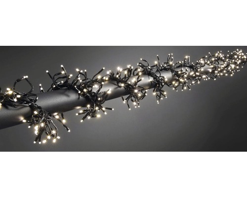 LED světelný řetěz s teplým bílým světlem ovinutý kolem tyče