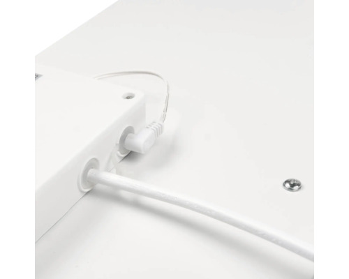 Detail bílého LED panelu s kabelovým připojením