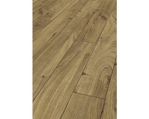 Položená laminátová podlaha se vzhledem dřeva