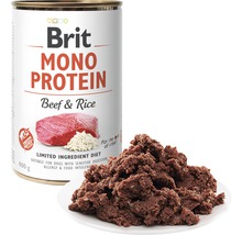 Brit Mono Protein psí krmivo hovězí a rýže v konzervě s krmivem připraveným k podávání na talíři