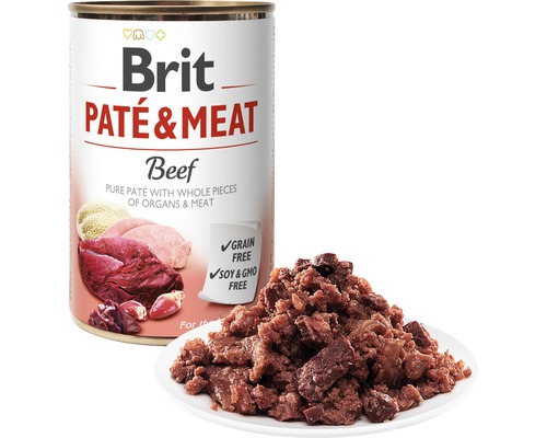 Brit Paté a maso Hovězí konzerva pro psy s krmivem na talíři