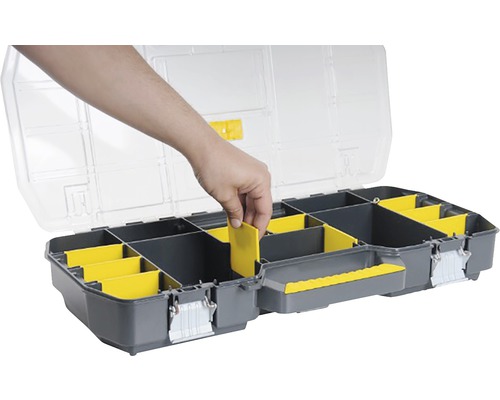 Otevřený box na nářadí s nastavitelnými přihrádkami a rukou.