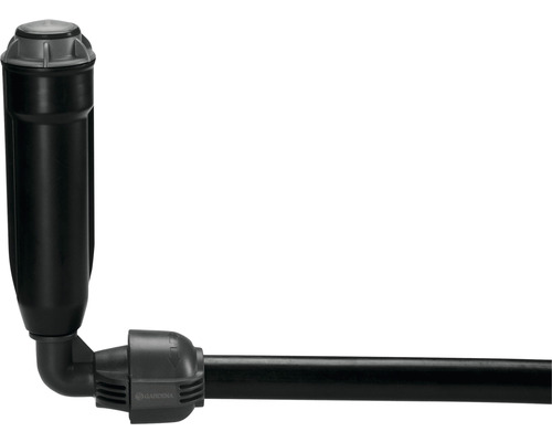 Zavlažovač Gardena se připojením k potrubnímu systému pro zavlažování zahrady.