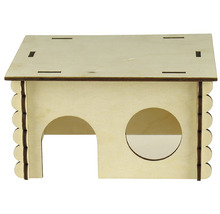 Dřevěný domek pro malá zvířata se vstupem a oknem