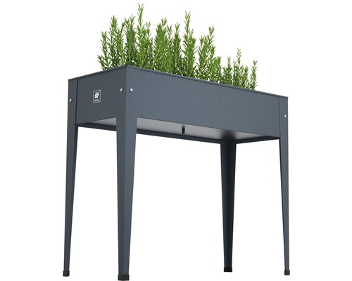 Kovový vyvýšený záhon s rostlinami