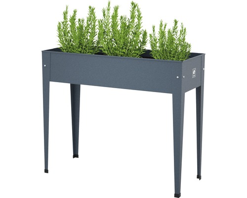 Kovový vyvýšený záhon s rostlinami