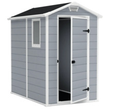 Zahradní bouda s oknem a otevřenými dveřmi