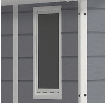 Detail zahradního domku s oknem