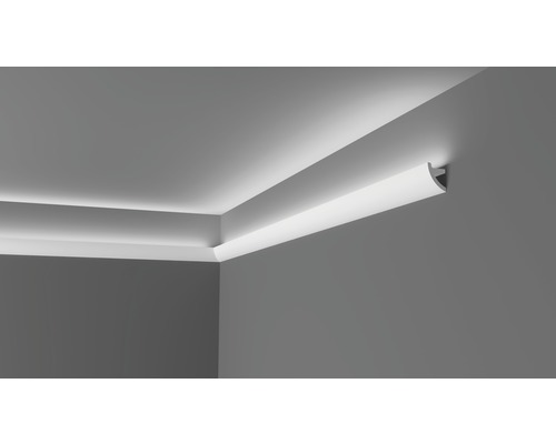 Strop s nepřímým osvětlením pomocí LED štukové lišty