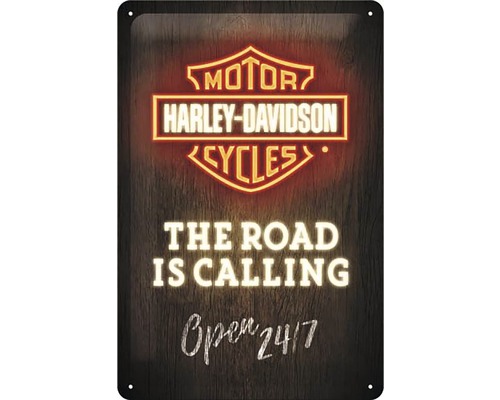Kovová cedule s logem Harley-Davidson a nápisem ''The Road is Calling''