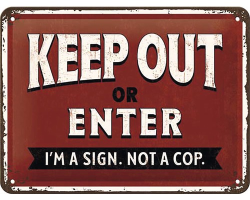 Kovová cedule s nápisem: Keep Out or Enter. I''m a sign. Not a cop.