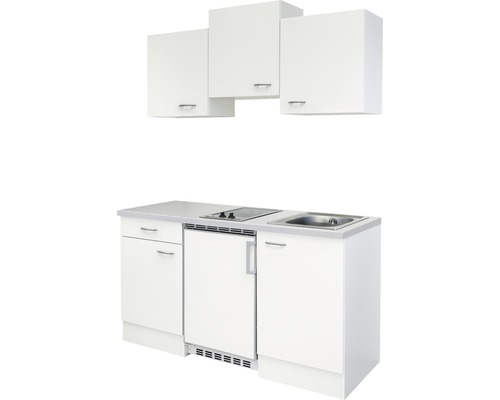 Kompaktní kuchyně s dřezem, varnou deskou, chladničkou a závěsnými skříňkami