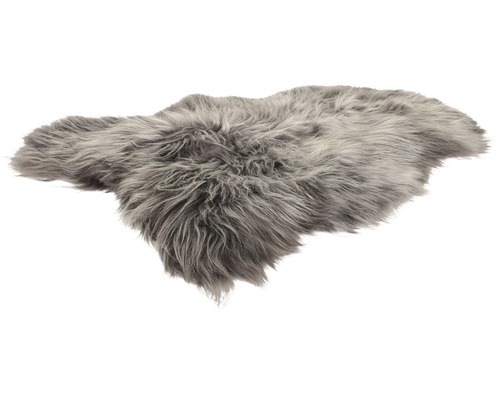 Koberec z imitace šedé ovčí kůže