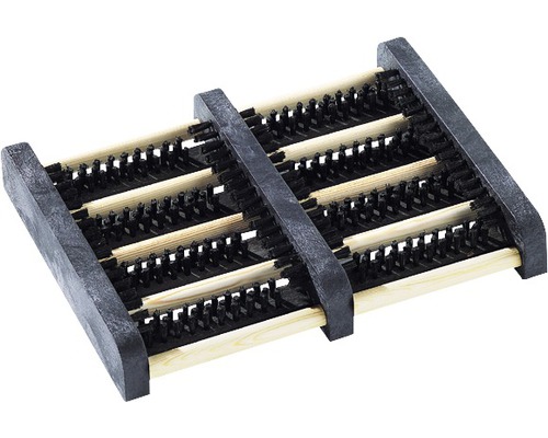 Čisticí rohožka s řadami kartáčů a dřevěnými příčkami