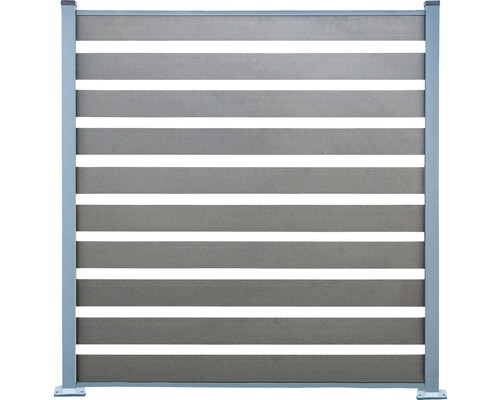 Plastový plot s vodorovnými lamelami