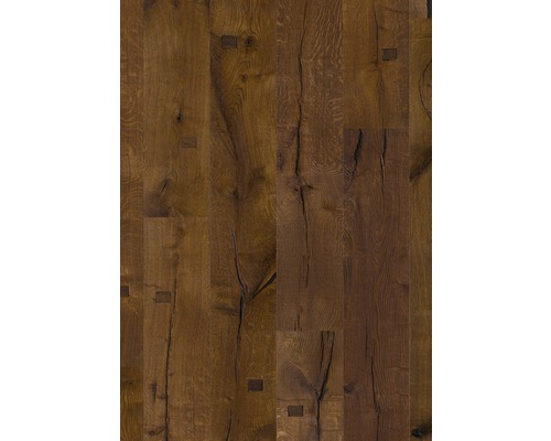 Dřevěná podlaha s tmavým povrchem a přírodní strukturou dřeva