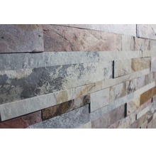 Obklad stěny imitující kámen v horizontálním uspořádání