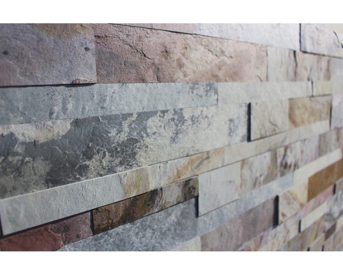 Obklad stěny imitující kámen v horizontálním uspořádání