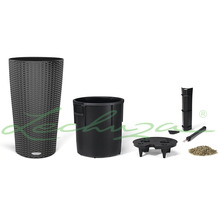 Květináč se zavlažovacím systémem a příslušenstvím