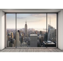 Výhled z okna na panorama New Yorku