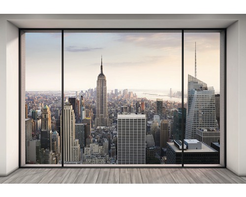 Výhled z okna na panorama New Yorku