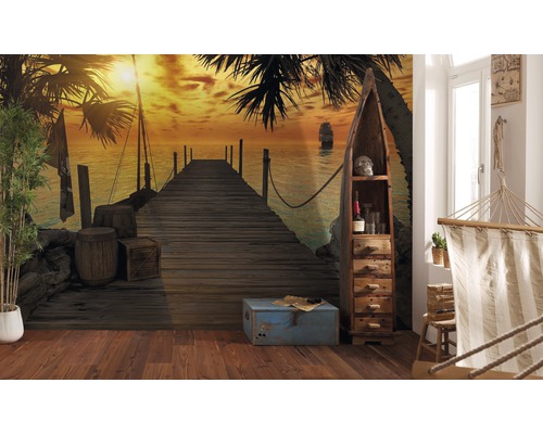 Dekorativní vliesová fototapeta s motivem mola, moře a pirátského prostředí pro interiér
