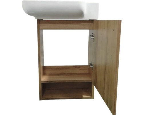 Skříňka pod umyvadlo s otevřenými dvířky a policí