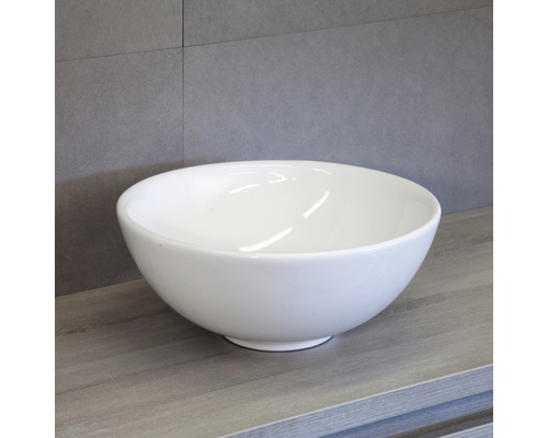 Keramické umyvadlo na desku v koupelně