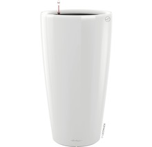 Vysoký bílý květináč se zavlažovacím systémem