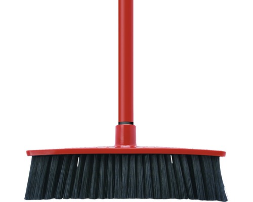 Smeták s červenou tyčí a černými štětinami