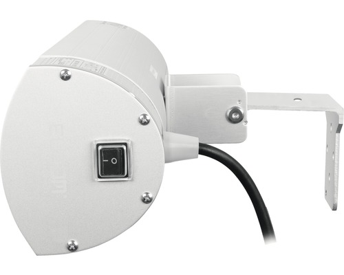 Detailní pohled na stříbrné svítidlo s vypínačem a držákem