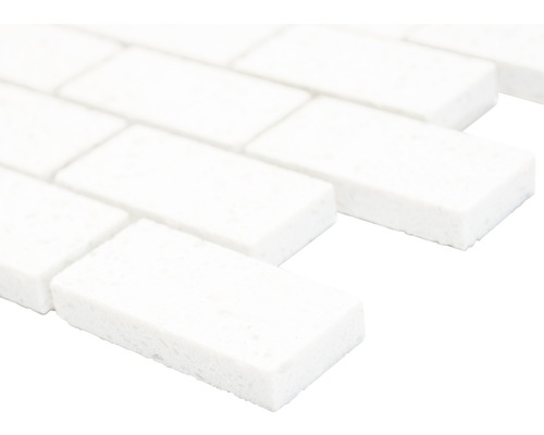 Detail obdélníkových keramických mozaikových dlaždic