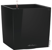 Černý květináč s ukazatelem hladiny vody