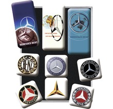 Různá loga Mercedes Benz v koláži