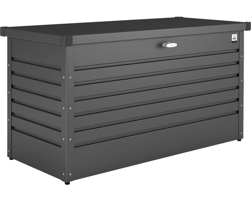 Zahradní box na polstry Biohort 180, 181 x 79 x 71 cm tmavě šedý metalický Šedá zahradní bedna z kovu s vodorovnými pruhy a uzamykatelným víkem pro uložení zahradního nářadí a nábytku.