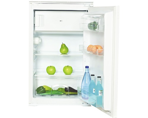 Otevřená lednička s potravinami