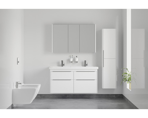 Moderní koupelna s umyvadlovou skříňkou, zrcadlovou skříňkou, vysokou skříňkou a bidetem v jednoduchém designu