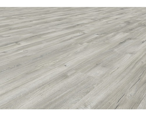 Položená podlahová krytina se vzhledem dřeva.