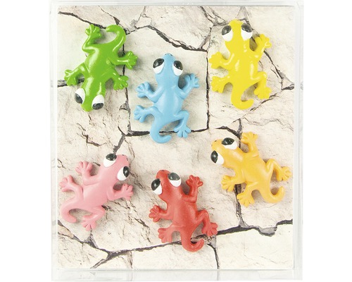 Šest barevných figurek gekonů na strukturovaném pozadí