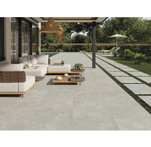 Terasa s nábytkem a kamennými deskami