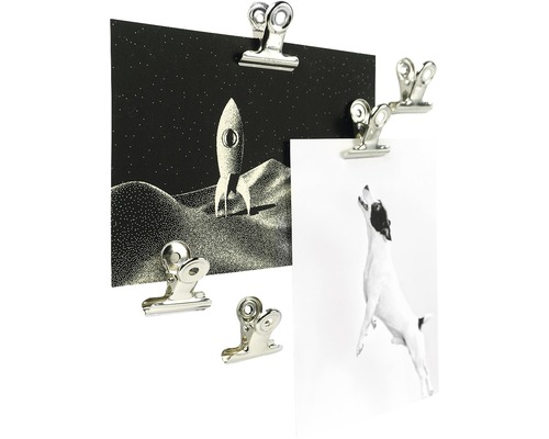 Několik klipů připevňuje fotografie k povrchu