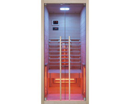 Infračervená sauna s prosklenými dveřmi a dřevěným obložením.