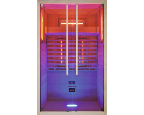 Vnitřní pohled na infračervenou saunu se skleněnými dveřmi a dřevěným obložením