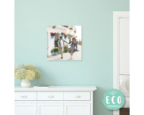 Nástěnný obraz s párem procházejícím se uličkou