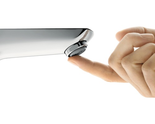 Vodovodní kohoutek s prstem na výtoku