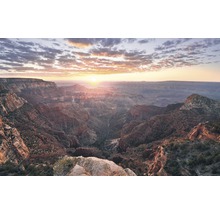 Rozlehlá krajina Grand Canyonu za úsvitu