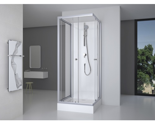 Rohová sprcha s sprchovou hlavicí v koupelně