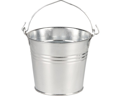 Kovový kbelík s rukojetí