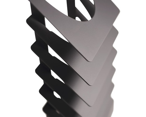 Detail kovového stojanu na dopisy