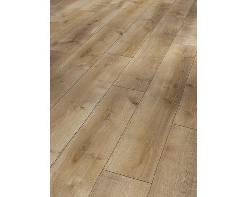 Položená laminátová podlaha s dřevěným designem